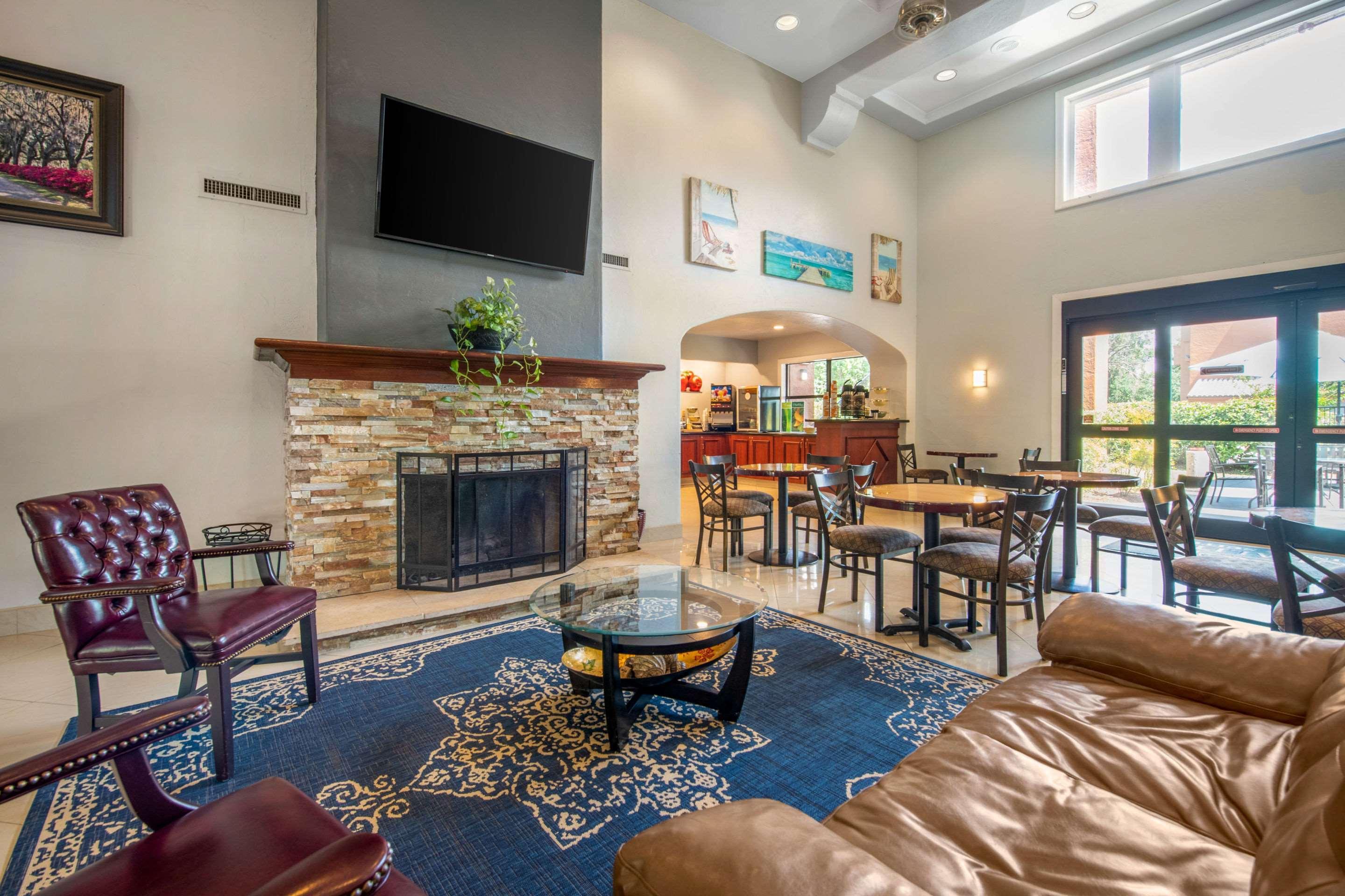 Quality Inn & Suites Jacksonville-Baymeadows Exteriör bild
