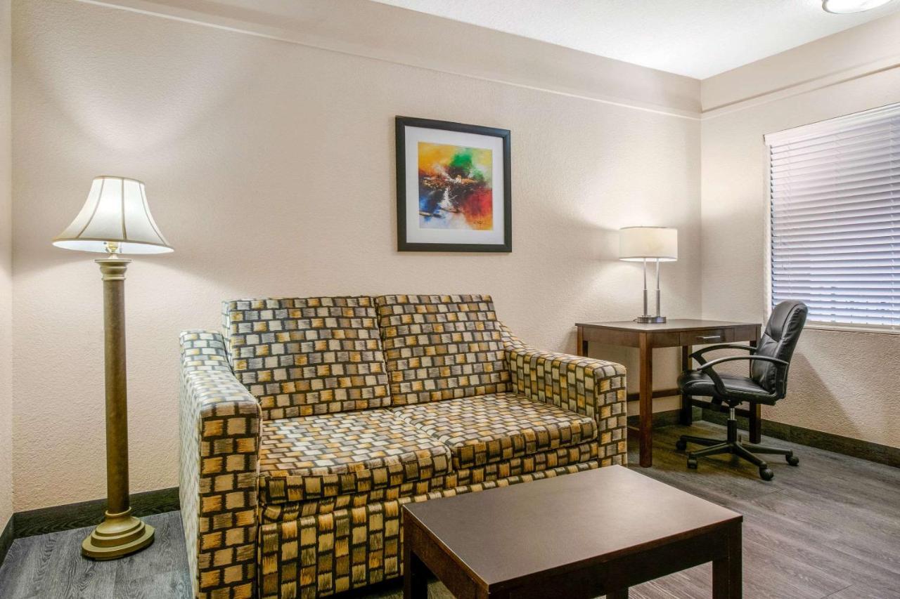 Quality Inn & Suites Jacksonville-Baymeadows Exteriör bild